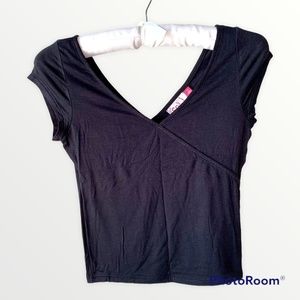 Short Sleeve Black Crop Top V-neck and V-back T-shirt Small (Juniors)